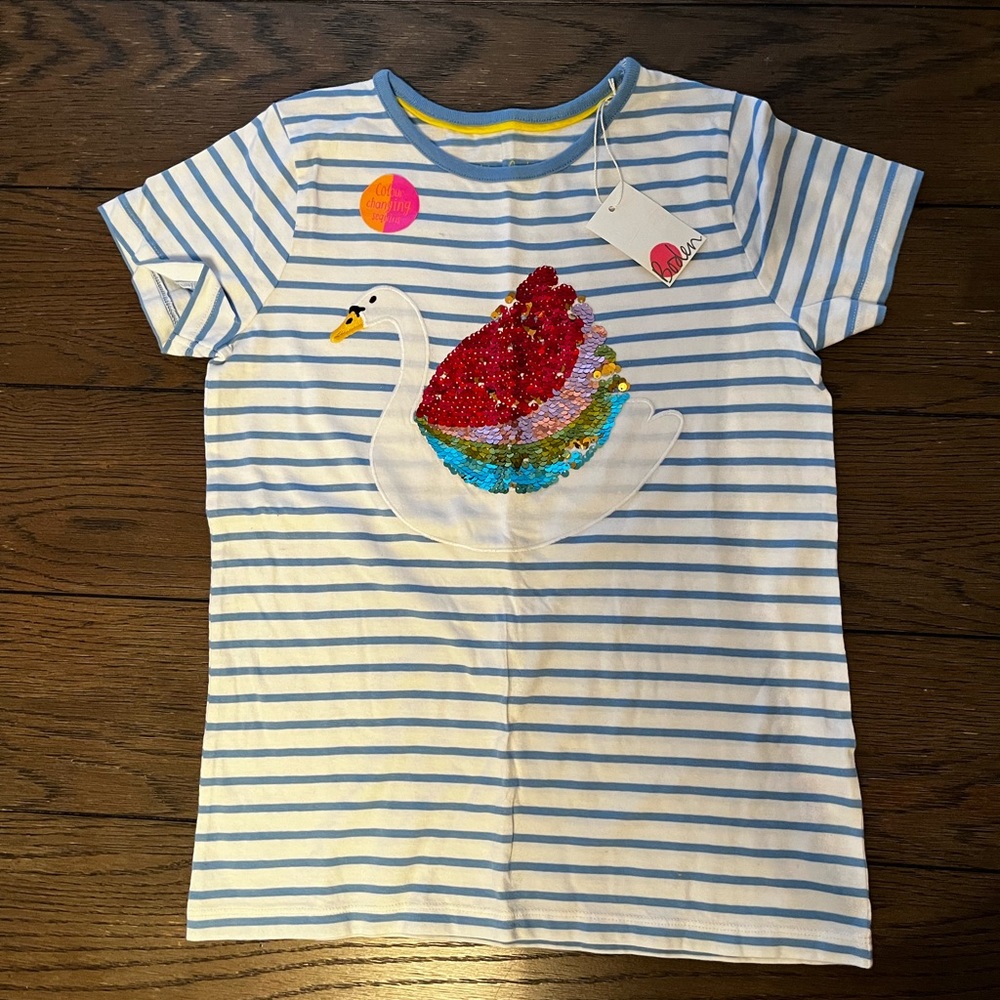 Sequin shirt goes from colorful to gold swan